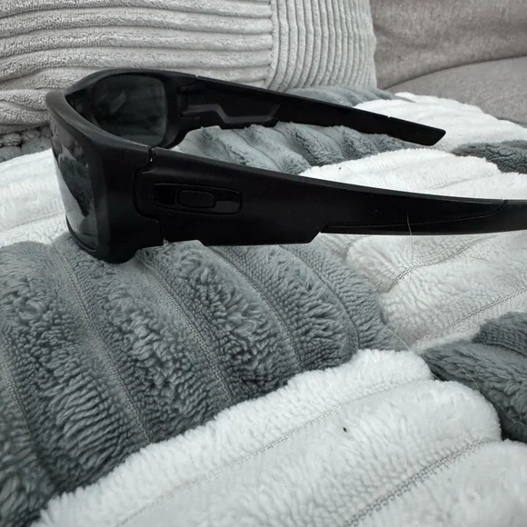 Oakley Black Sunglasses with Case - Picture 4 of 4